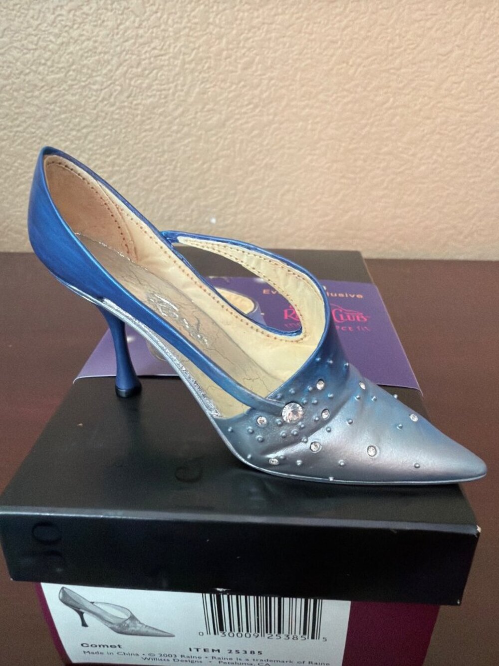 2003 Just the Right Shoe by Raine “Comet” Event Exclusive Mini Shoe Fig NEW - Picture 2 of 14